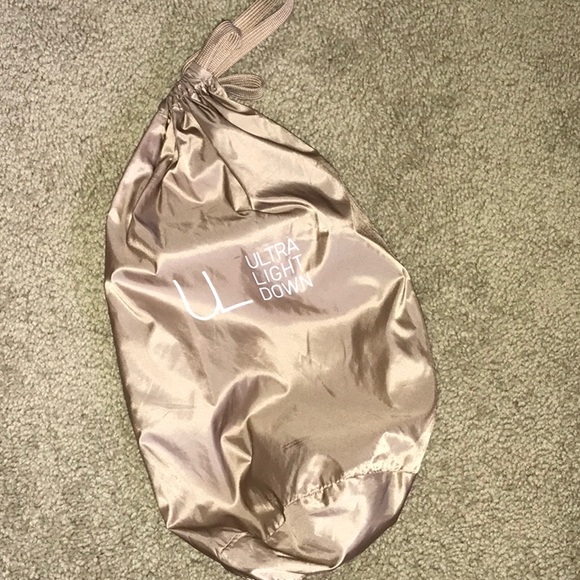 Uniqlo Packable Down Coat - Picture 3 of 8